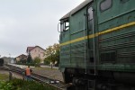 Budova s lokomotivou 2TE10M Ukrajinskch eleznic