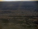 Pohled z letadla na prask tvrt 14.2.2016 ped pistnm na letiti Vclava Havla
