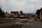 Vlaky v poad zleva doprava: spoj do Prachatic, do ernho Ke a pjezd z Vimperku.