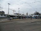 Zastvka Central s tramvajemi a tlnkovm trolejbusem Hess