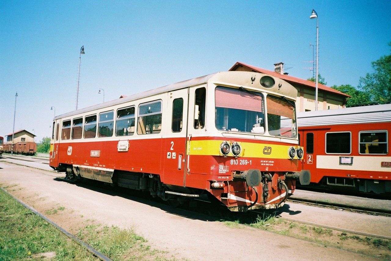 810.269 v domovsk stanici Rakovnk, 16.5.2002