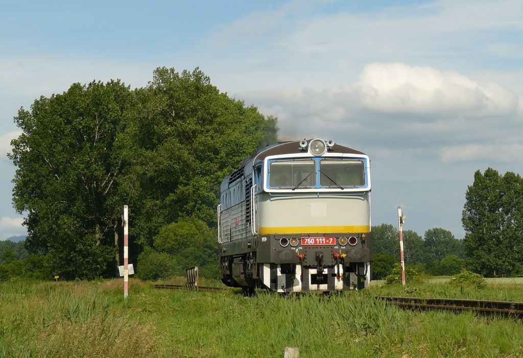 750 111-7 Huln-Krom(17.6.2008,foto-Ale krka).