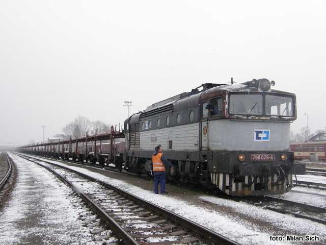 750-079 s Pn.63411 na odjezdu z Turnova 26.3.2008