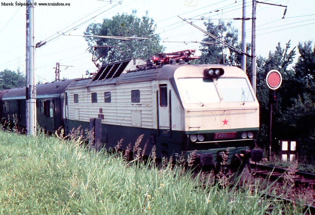 E499.2004, R 533 ( Praha hl.n. - esk Budjovice ), Beneov u Prahy, rok 1985