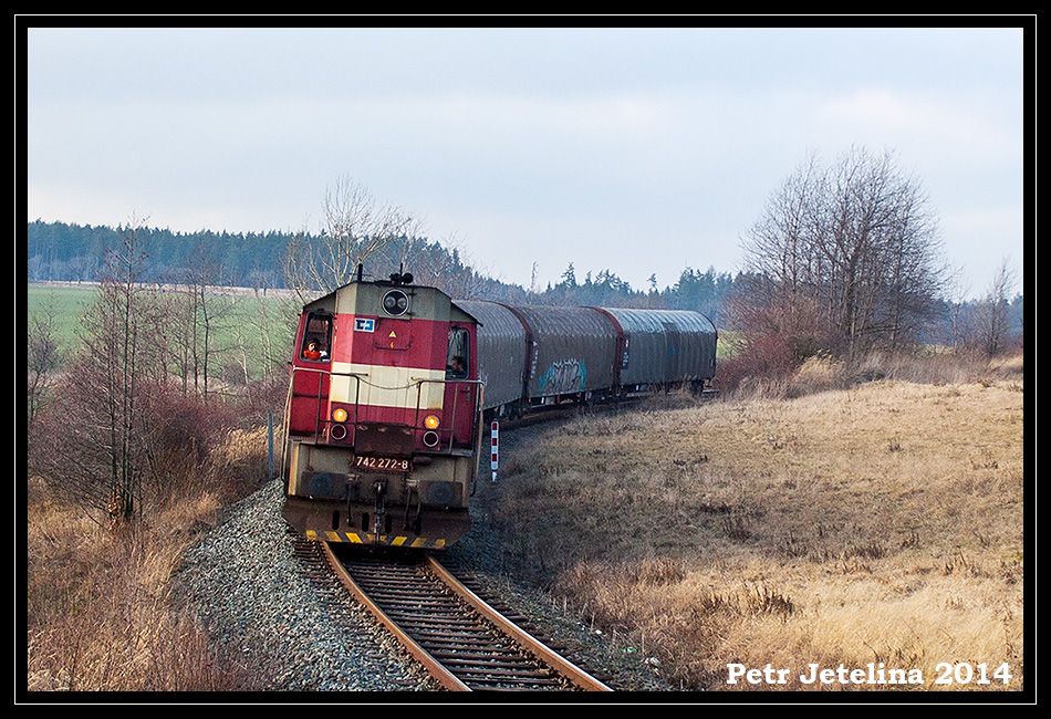 742.272-8, 21.2.2014, Svobodn Hemanice (nekvalitn; lokomotiva odv naloen vozy)