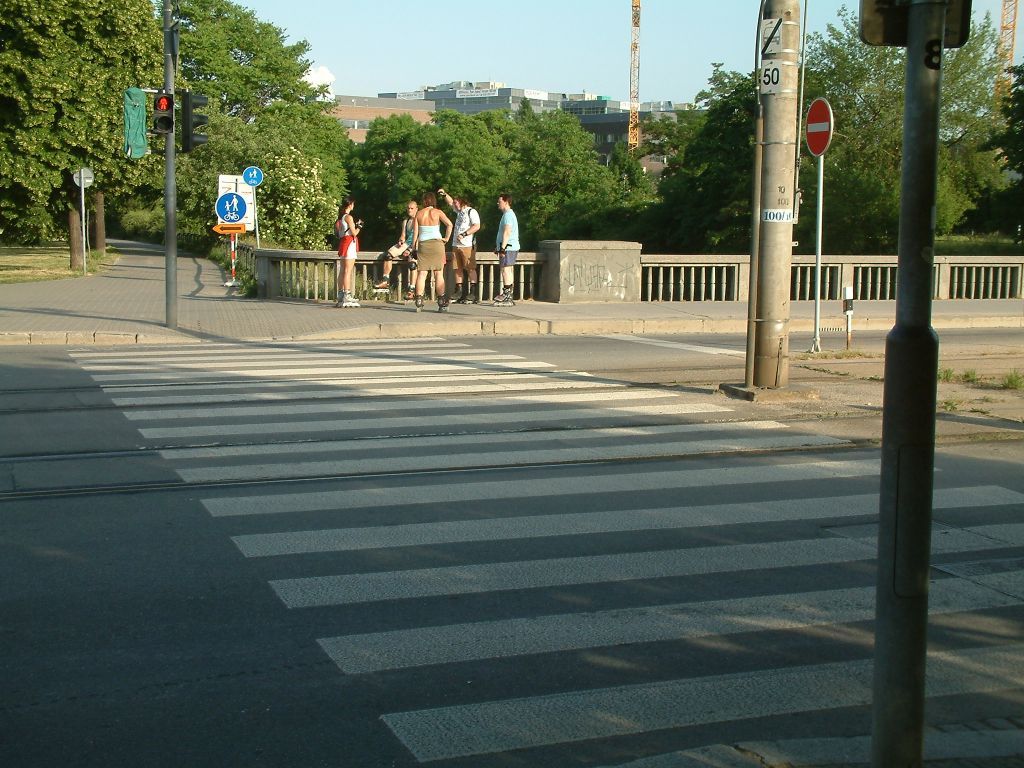 Pekonn ulice Rennesk tda op pouze po pechodu - semafory pro cyklisty tu jsou, ale zaslepeny!