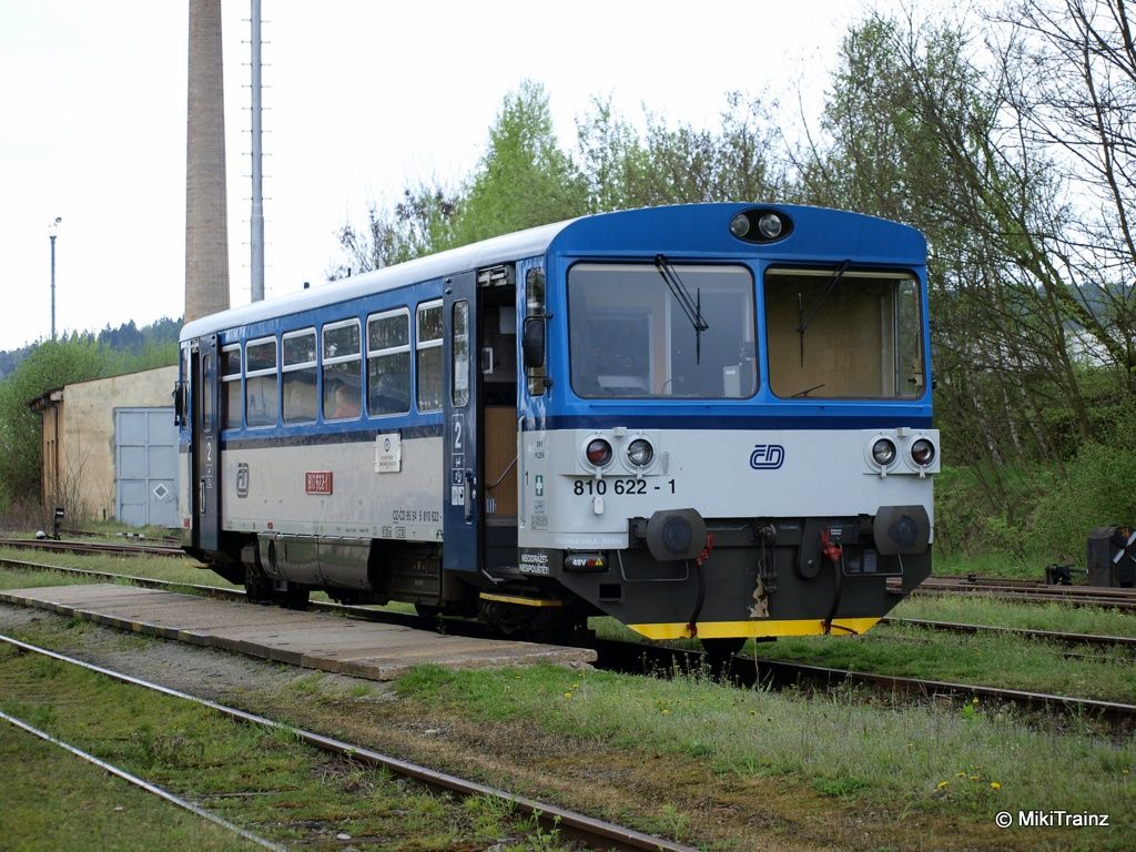 810 622-1  Tn nad Vltavou.