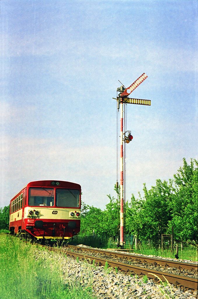 MOs 4354, 810.640-3, jezdec u Luhaovic, 19.5.2002