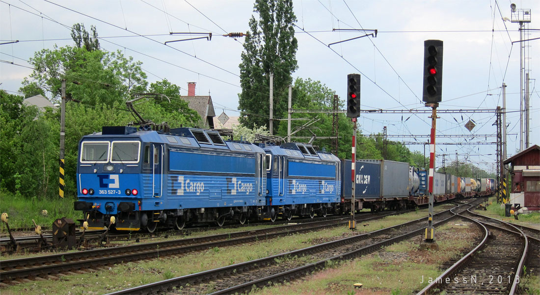 DC 363.527+529 jako dvojit postrk, Nex v ele s 122.014, Praha-Hostiva, 17.5.2013