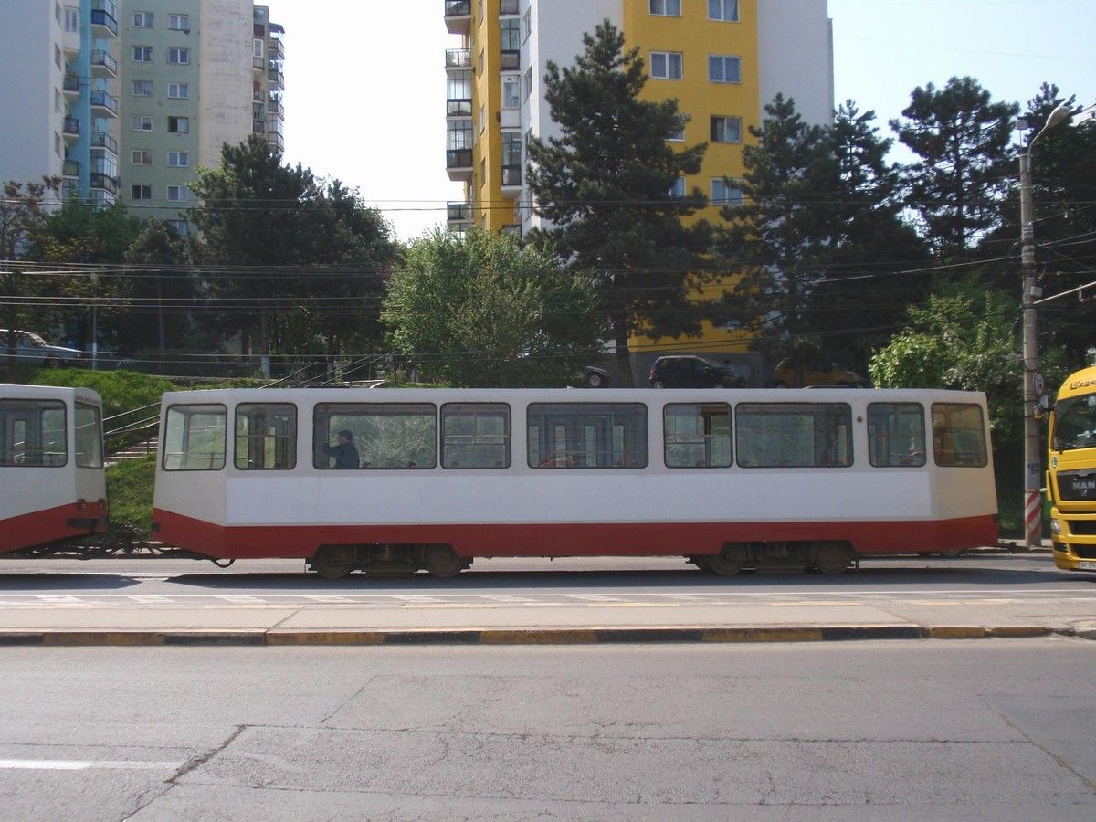 Cluj byl svho asu poslednm rumunskm mstem, kde byly v provozu vozy Timis II (foceno 30.4.2009)