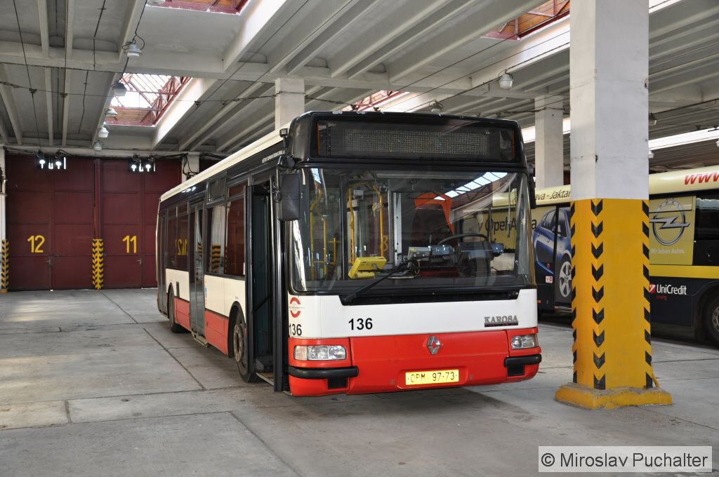 Ev. . 136 (Karosa-Renaul City bus) ve vozovn MDPO.