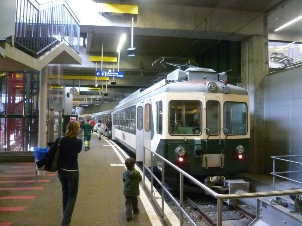 Podzemn konen regionln elektrick drhy u pestupu na metro a tramvaj