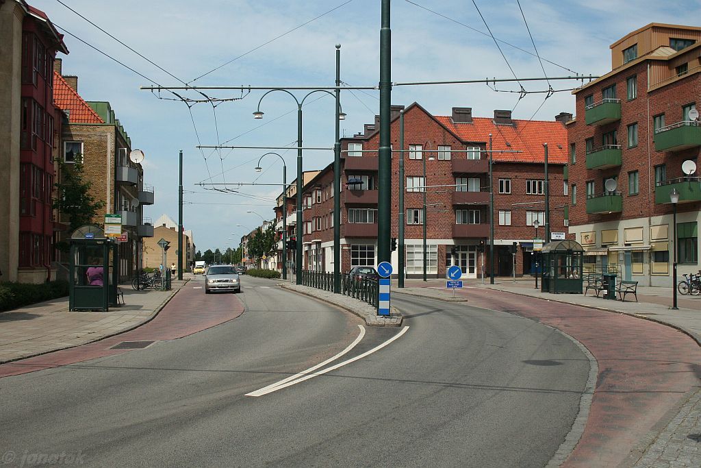 Ulice Norra Infartsgatan a zastvka Vilan.
