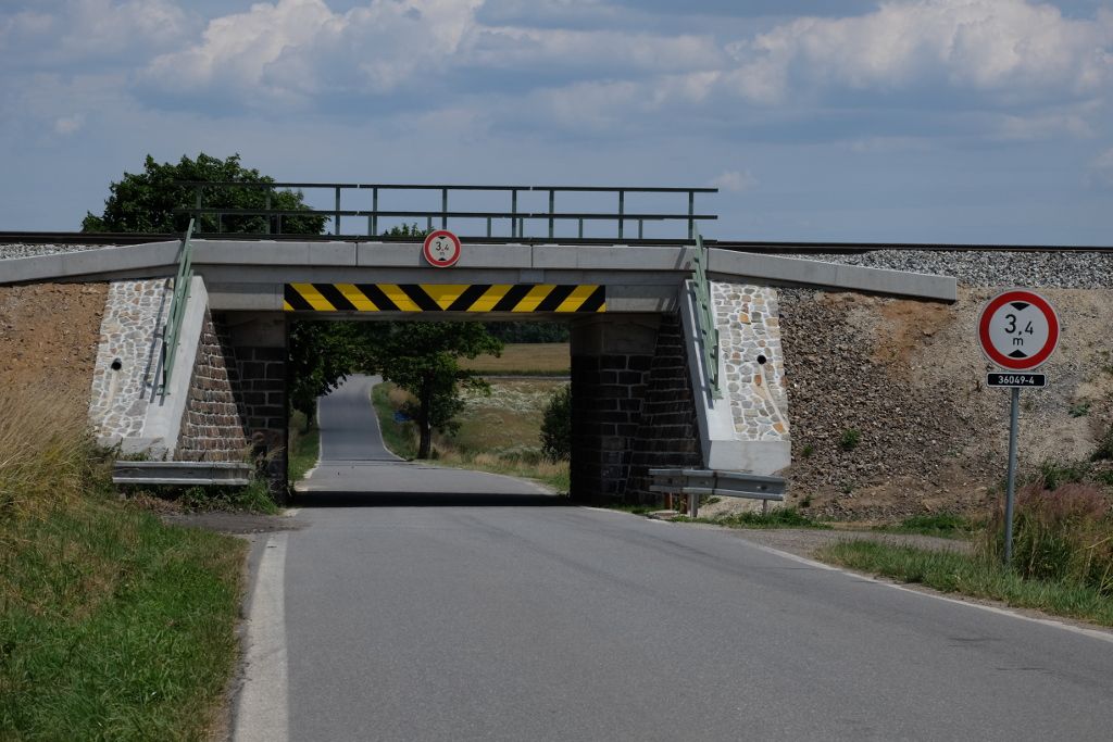 Most pes silnici do Bor, pohled smr Rousmrov