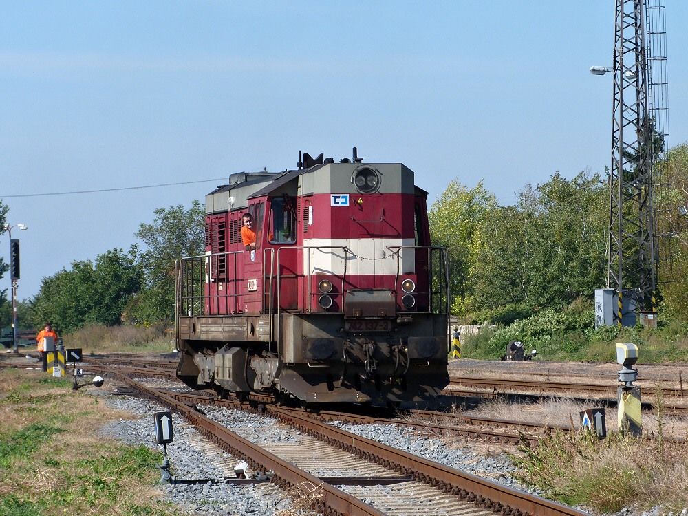 742.137, posun mezi vlaky 81055 a 81052 ve stanici Holeov, 17.9.2012
