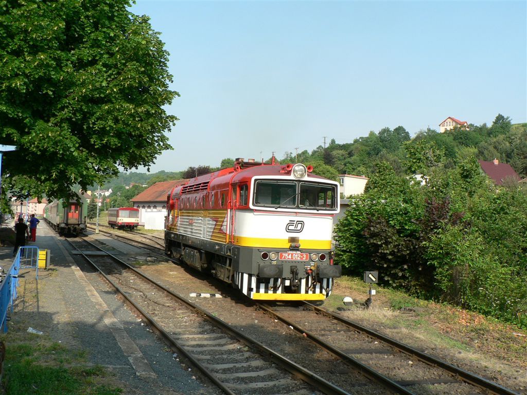 754 012-3, objdn, Luhaovice, 4.6.2008