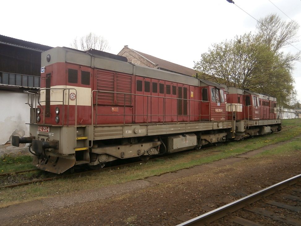 742 253-8 + 380-9 Kralupy - 21.4.2014