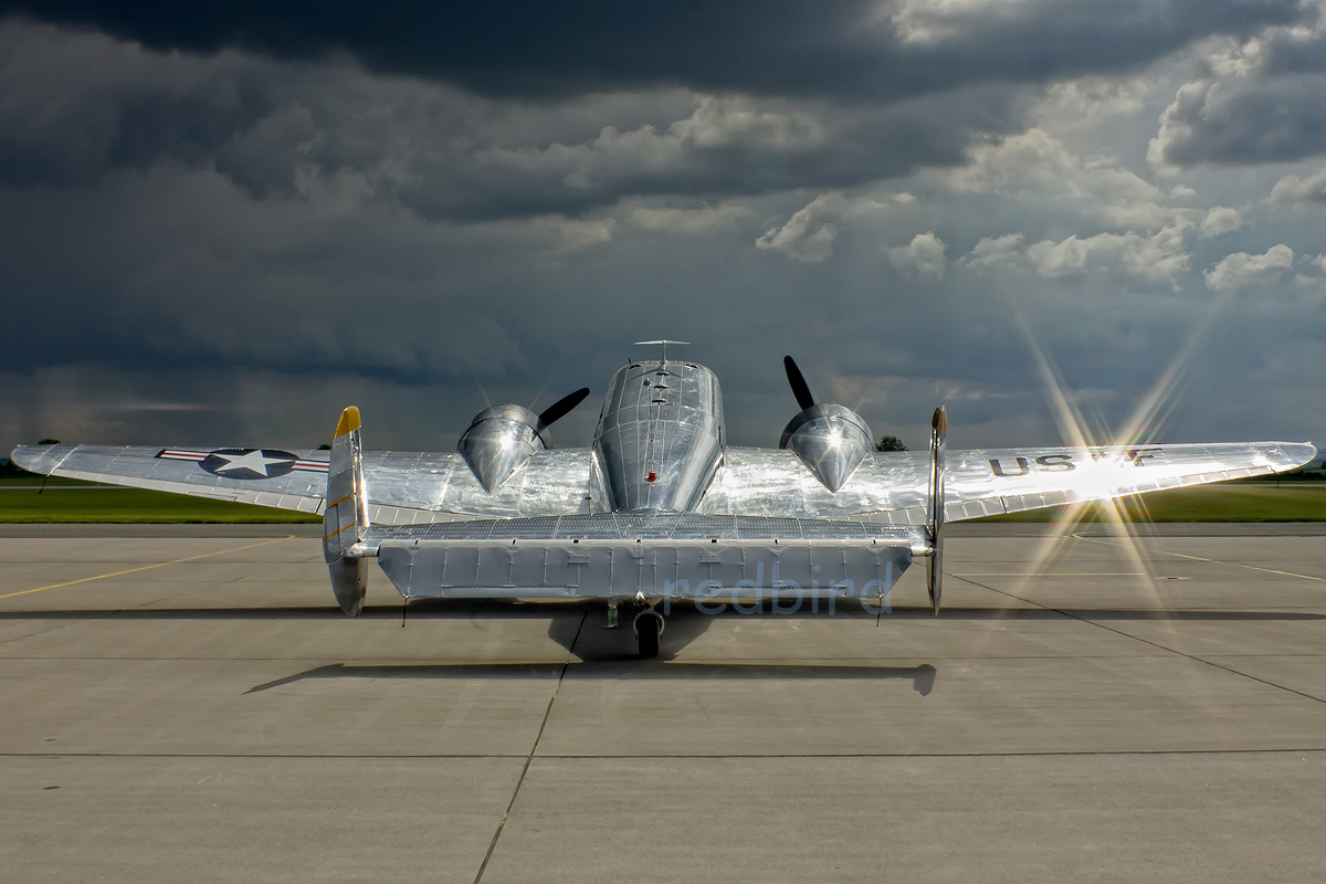 Beechcraft-C-45H-Expedito_N9550Z_Private_LKCV_25,5,2013