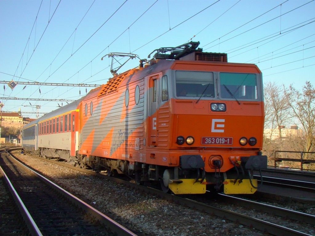 363.019-1 na EuroCity Hungaria, Brno 25.11.2009