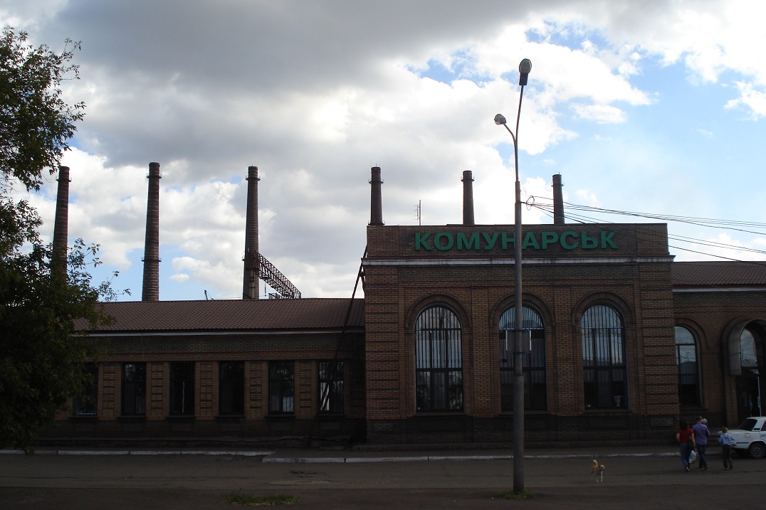Jestli pojedete do Alevsku vlakem,muste vystoupit ve stanici Komunarsk, co je pvodn nzev msta