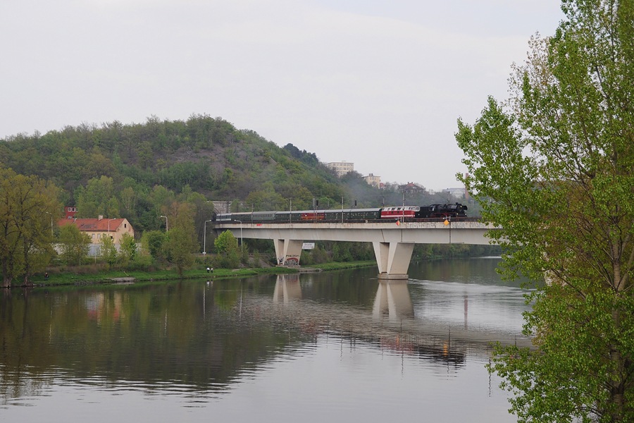 Praha Holeovice most pes Vltavu
