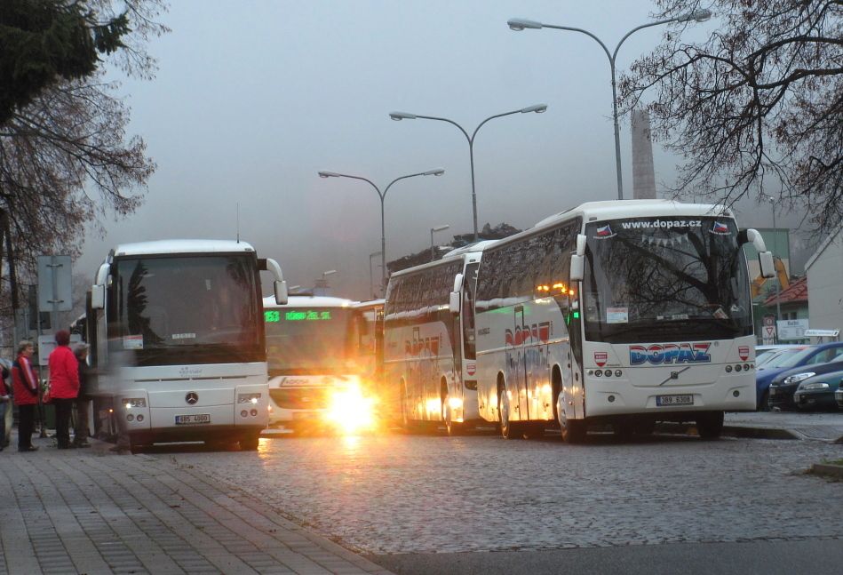 Rann pika v terminlu Zastvka u B. + vlukov autobusy (vluka Zastvka - Brno), 7. 11. 2013 ***
