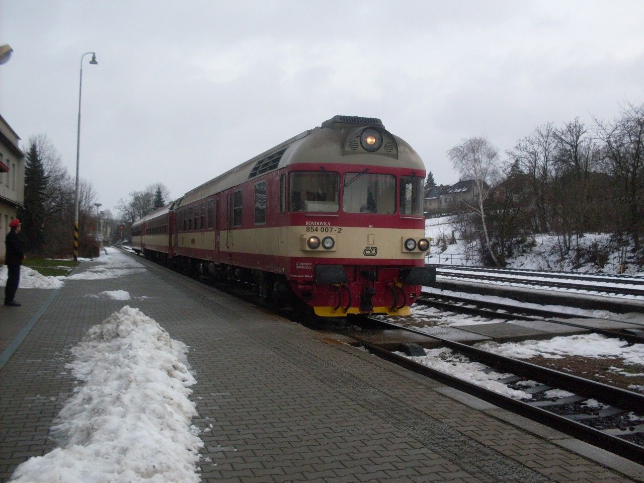 Os 4814 ve stanici Nm욝 nad Oslavou dne 12. 12. 2010 (854 007 + Bdtn756 + Bmx765