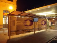 Stanice Valencia Nord a pilehl autobusov zastvka, z n je zajitna kyvadlov doprava ke stanici Joaqun Sorolla.