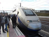 Souprava TGV Duplex se chyst k odjezdu z Figueres do Pae.