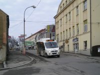 Husova ulice pobl kovatky s ulic Budjovickou. Tento sek je jednosmrn, ve smru na Autobusov ndra je trasa vedena ulic doln.