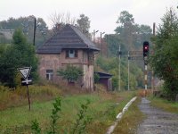 Stanice Boguszw-Gorce Wschodnie (Felhammer), ve kter se tra od Mezimst pipojuje na hlavn dvojkolejnou tra od Jelen Hory, i s dobovm aktulnm provozem dne 13. z 2003.