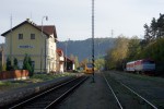 Vpravn budova s mcm vlakem rdiovch st (ERTMS), v ele s lokomotivou 749.006 D