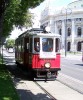 Historick tramvaj smujc do tramvajovho muzea u Hradnho divadla