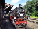 Cranzahl a parn lokomotiva Fichtelbergbahn s "finlovou" vzdobou