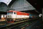 749.182 v Os 9009 do eran ped odjezdem na praskm hl.n., 14.6.2001