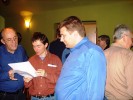 Volker (zcela vlevo) pivezl na ukzku soupis sv sbrky, ve kter nechyb i uniktn kousku