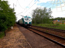 Vectron 383.051 Unipetrol Doprava projd s nkladnm vlakem zastvku Mal jezd. (30.5.2020)