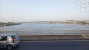 Pejezd Dunaje po spolenm elezninm a silninm most - ka eky je obrovsk