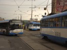 Solaris, kter se nevejde vedle tramvaje + d-11 s cedul "Martinov" + njak dal tramvaj