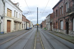 V obci Fresnes-sur-Escaut je v um mst ulice Emila Zoly dvoukolejka, co je u trat na sever neo