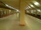 Nstupit podzemn stanice S-Bahnu Nordbahnhof. Stanice m 4 koleje