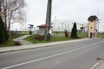 Pchod na zastvku z obce ulic K Celnici, v pozad Opavia