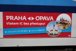 Na voze Bdmpee233 (040) reklama na spojen Praha - Opava