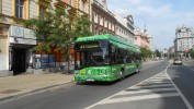 Autobus koda H 12 u mrakodrapu