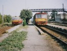 Odpoledn kiovn vlak 25313 a 25314 v reii 810.351-7 a 810.401-0 v Moravanech,26.9.1998