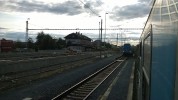 Kiovn s osobnm vlakem, vznikajc ostrovn nstupit; ST Praha-Hostiva, 25. srpna 2015