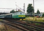 Lokomotiva . 141 009-1 v ele Os 5255 odjd z Hradce Krlov hl.n., dne 8srpna 1995