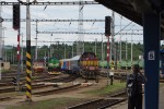 za "otozjmu" posunuje 731.012 s vozy VLEK HREK a KINEMATOVZ na jejich msto...