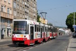 Vz T6 ev.. 1216 je tlaen K2R ped zastvkou Tylova dne 14.5.08. Foto: R. Vysok