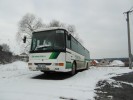zimn autobus, odstaven na okraji Mladotic